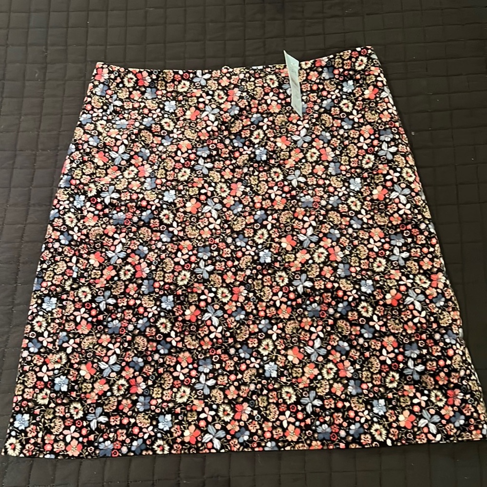Floral print velvet skirt